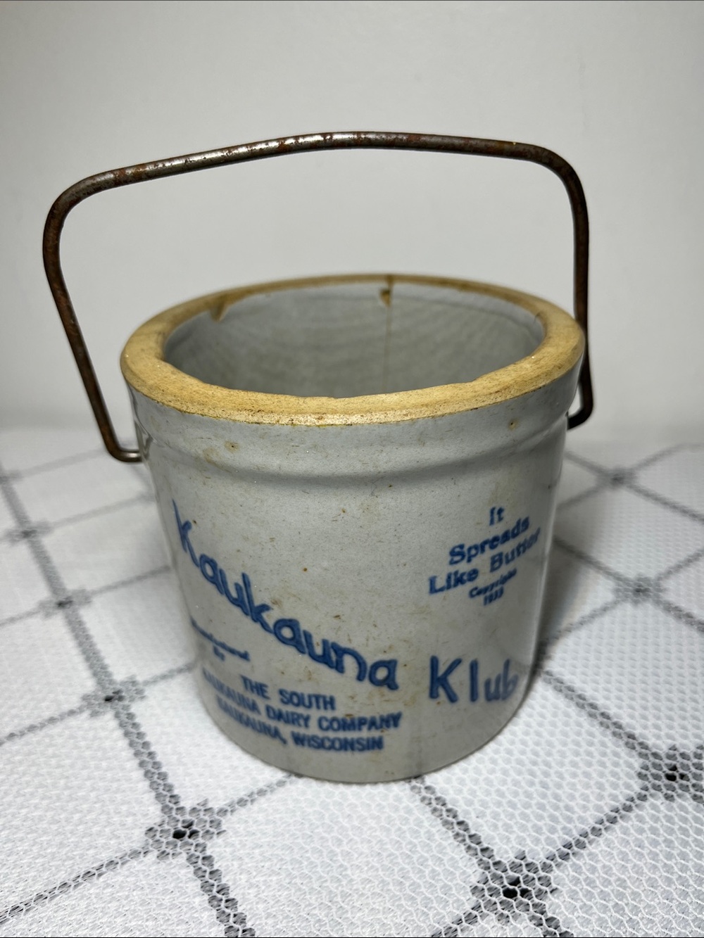 Kaukauna Klub Stoneware Pot with Wire Handle - Blue & Cream